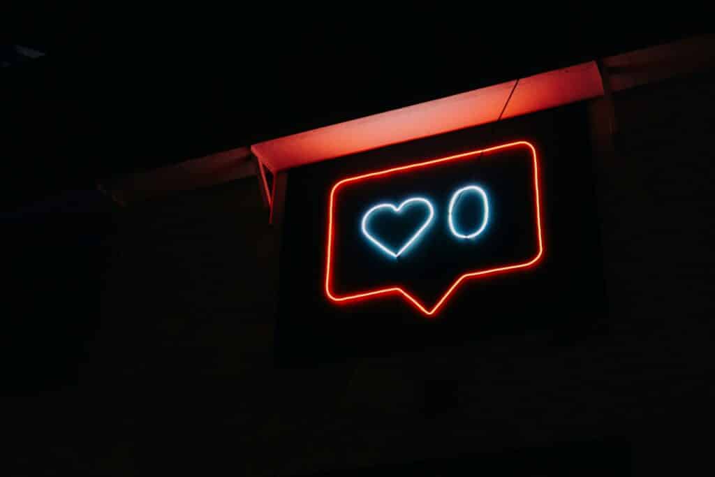 social media heart icon