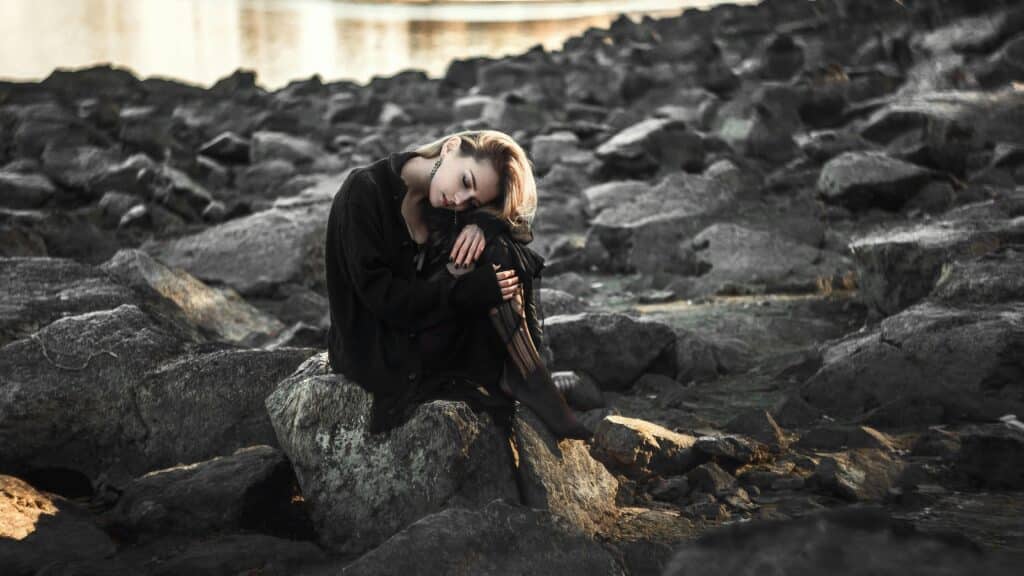 why do i feel lonely when i have friends